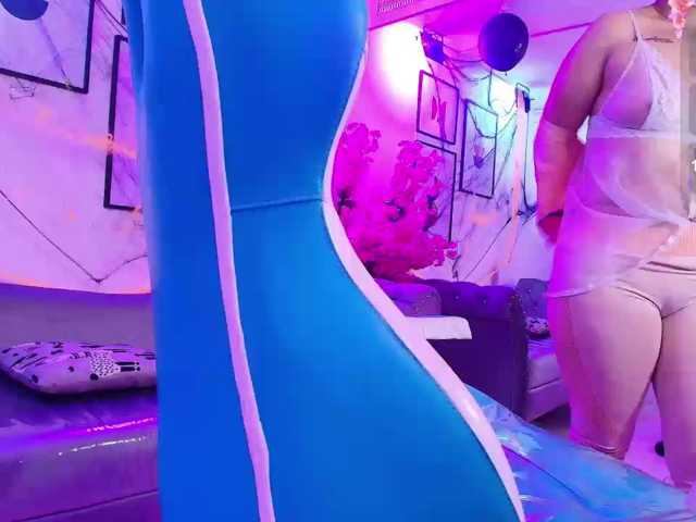 PaoCurly live cam on BongaCams