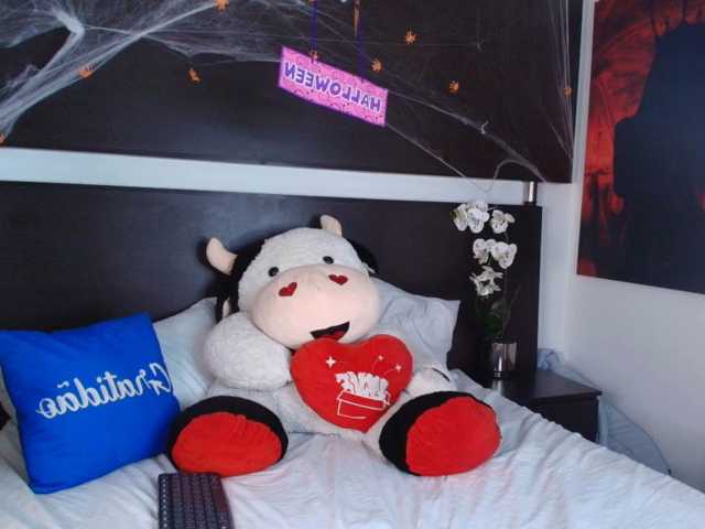 PaoCurly live cam on BongaCams