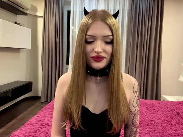 GertieRobaina live cam on BongaCams