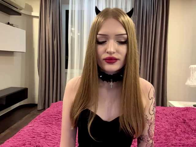 GertieRobaina live cam on BongaCams
