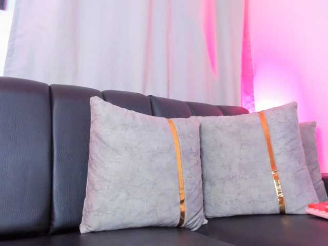 Sunny-Page live cam on BongaCams
