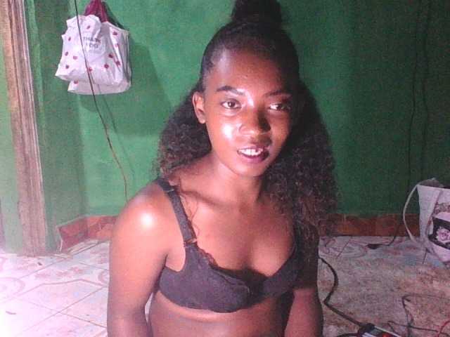 SandyShowertys live cam on BongaCams