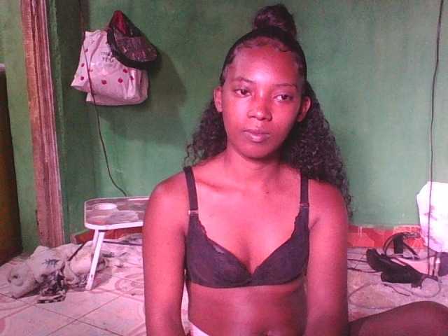 SandyShowertys live cam on BongaCams