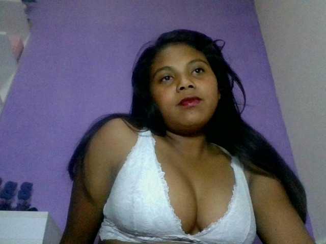 le modèle Nantia01 est en webcam porno dans un show sur le site bongacams, il possède les tags suivants: Latino/Hispanic,Blonde,Hairy