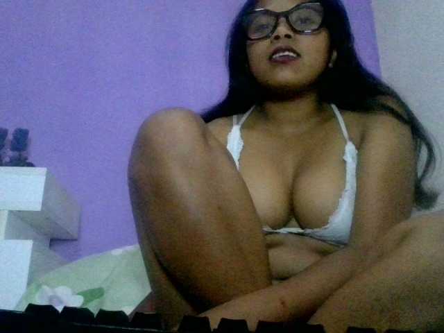 Nantia01 live cam on BongaCams