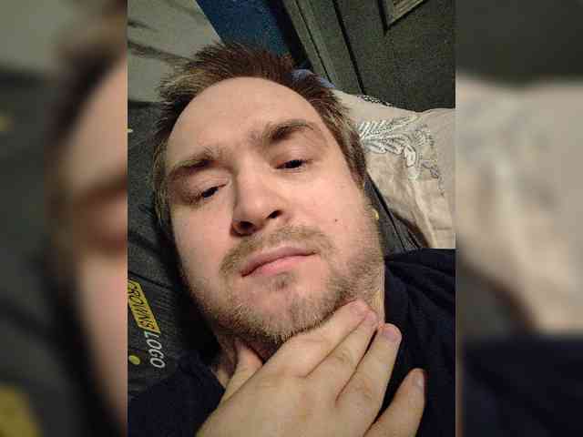 Alexeymik's cam show statistics and live stream