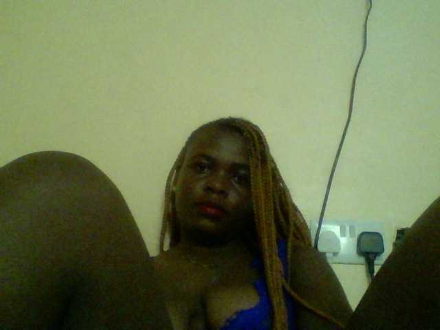 pretty-Veea live cam on BongaCams