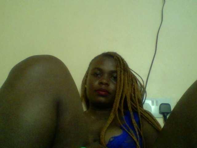 pretty-Veea live cam on BongaCams
