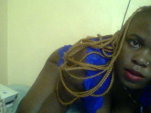 pretty-Veea live cam on BongaCams