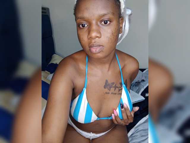 Gloriemelody live cam on BongaCams
