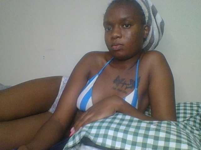 Gloriemelody live cam on BongaCams
