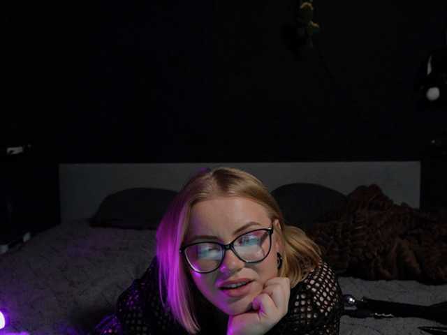 SmallDomGirl live cam on BongaCams