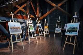 Easel