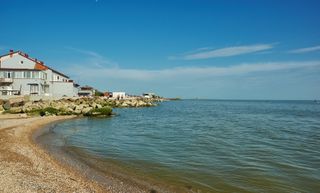 We want to fly to the sea for a vacation.