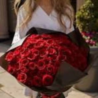 Large bouquet of red roses