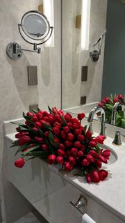 Who will please me with a bouquet?)