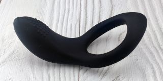 Vibrating cock ring