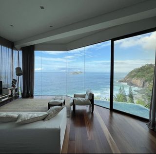 Apartment with large windows and sea view