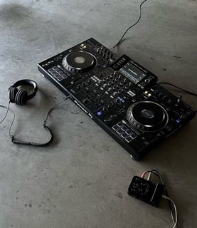 DJ controller