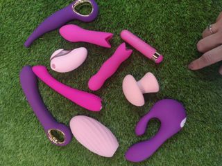BUNCH OF SEXY VIBE TOYS