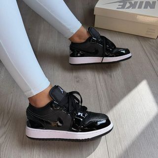 Athletic shoes