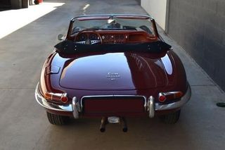 Jaguar E Type
