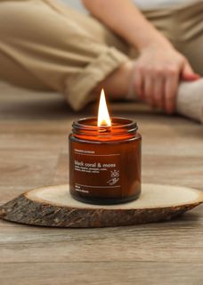 Свеча из тёмного воска