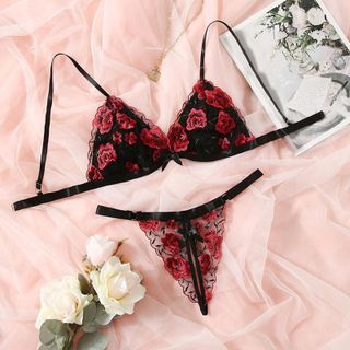 Sexy lingerie to surprise you in my shows ?