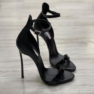 Queen's shoes