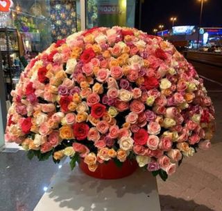 Beautiful huge bouquet of flowers ?
