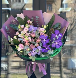 Fresh flowers every day
