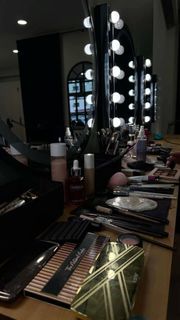 I want to become a makeup artist.