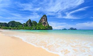 I dream of traveling to Thailand.