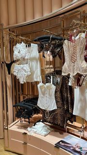 Beautiful lingerie..)