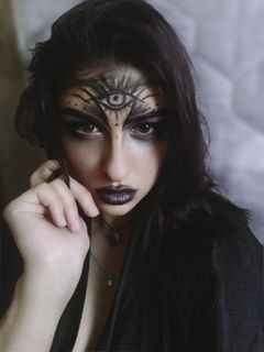 I want to turn my room into a real witch's lair. I need an atmosphere that gives me goosebumps and at the same time makes me want to stay. Madness, magic, freakiness, aesthetics.