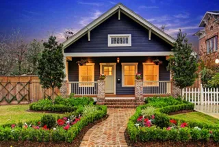 COUNTRY HOUSE