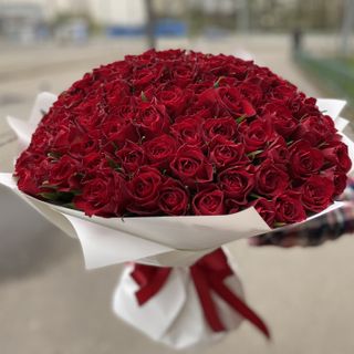 Bouquet of one hundred roses
