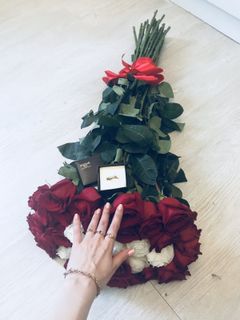 РОЗЫ РОЗЫ ДЛЯ КРАСИВОЙ ДЕВОЧКИ!!!