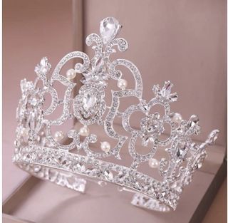 A SEXY CROWN ..