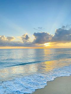 Taking a train to the sea?❤️