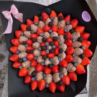 Bouquet of strawberries in chocolate