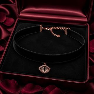 Choker for the daring BlackCat?