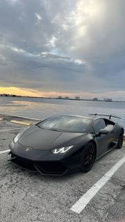 Lamborghini Huracán Midnight Bull - $250 000