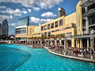 Dubai! Vacation! Sex up to the balls!